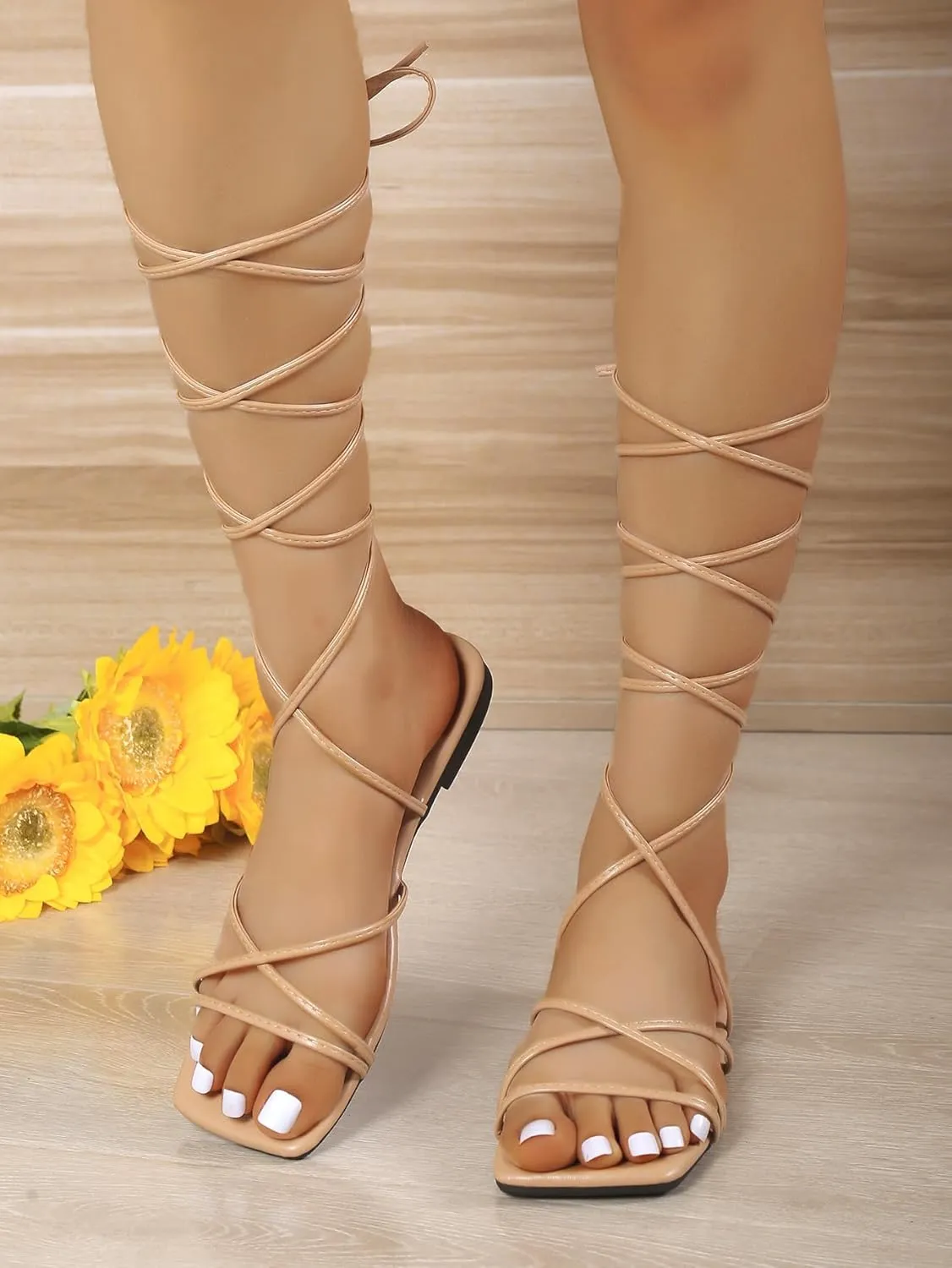 GORGLITTER Women's Lace Up Sandals Criss Cross Strappy Sandals Tie Up Open Toe Flat Sandals
