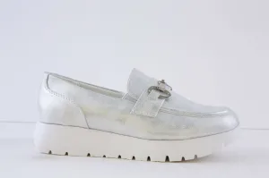 HEAVENLY FEET - FOXY SHIMMER LOW WEDGE SLIP-ON SHOE - SILVER