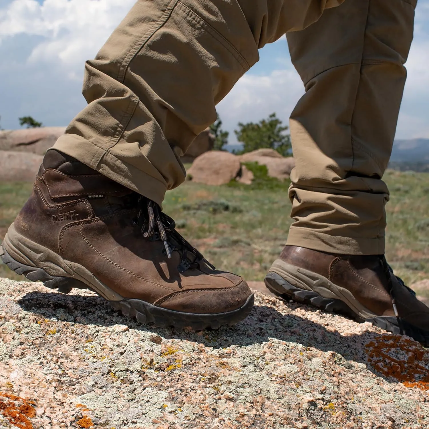 Meindl Men's Comfort-Fit Light Hiker | Gore-Tex Waterproof Hiking Boots | Walking Boots | Wide Toe Box | Made in Italy, Brown