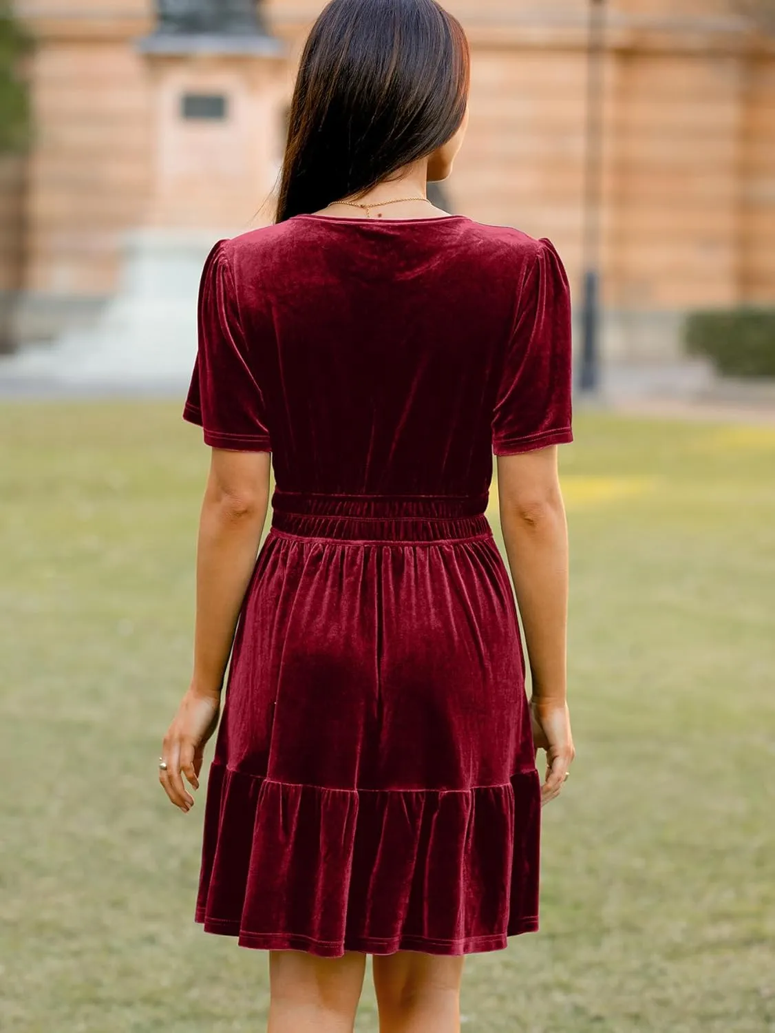 Simplee Women's 2024 Velvet Short Sleeve Cocktail Dress Winter Holiday V Neck Empire Waist Mini Party Dress with Pockets