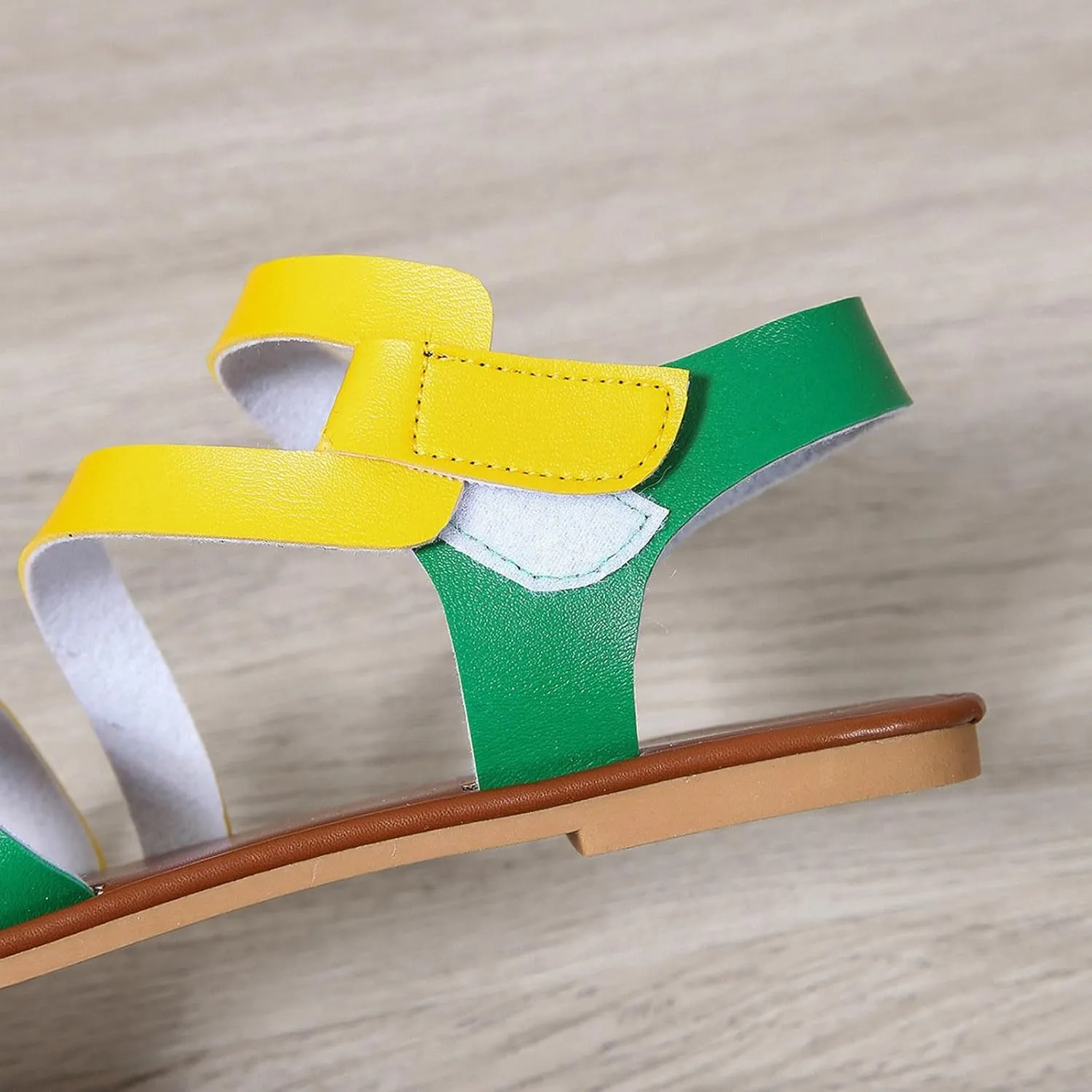 SuanlaTDS Flat Summer Sandals for Women 2025 Dressy Summer Beach Outdoor Boho Sexy Cute Gladiator Shoes Comfortable Wide Width Open Toe Ankle Strap Low Heel Flats Sandal for Daily Wear