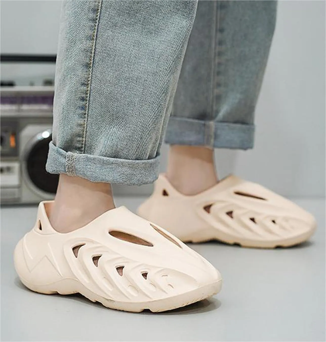 vioxthak Foam Runner Casual Hollow Sports Shoes Closed Toe Cloud Slides Pillow Walking Shoes Running Shoes Foam Runners Sneakers Water Shoes Soft Outdoor Beach Sandals for Women Men