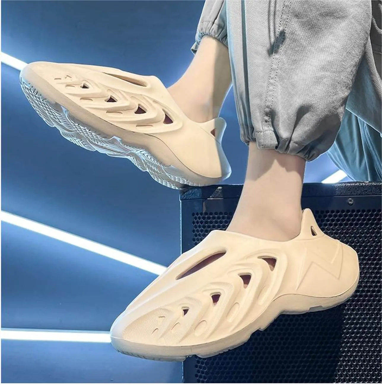 vioxthak Foam Runner Casual Hollow Sports Shoes Closed Toe Cloud Slides Pillow Walking Shoes Running Shoes Foam Runners Sneakers Water Shoes Soft Outdoor Beach Sandals for Women Men